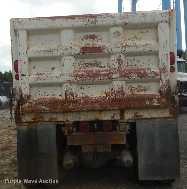 image for item DH6245 1995 Ford L8000 dump truck