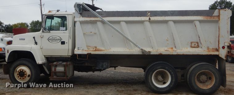 image for item DH6245 1995 Ford L8000 dump truck