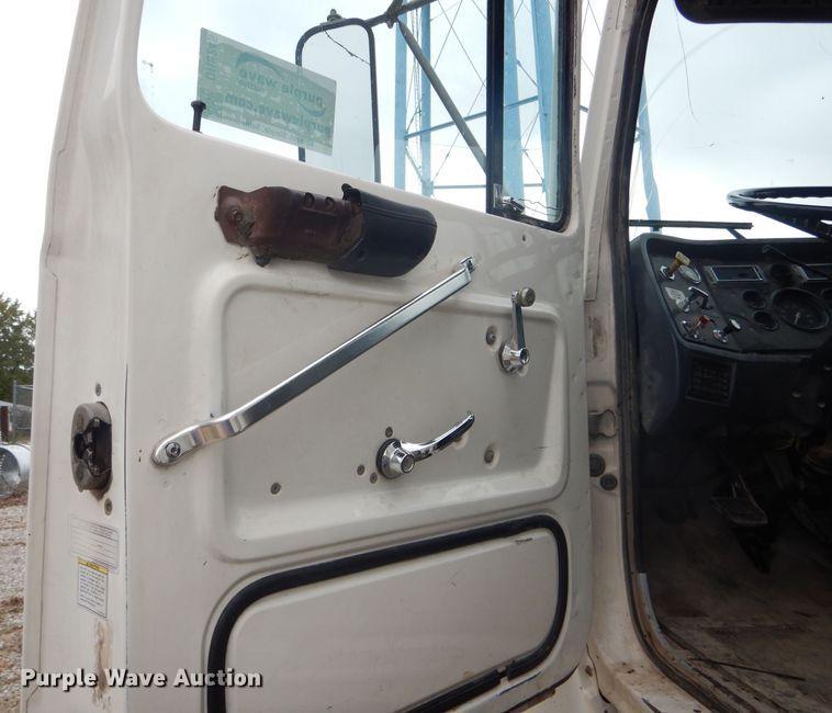 image for item DH6245 1995 Ford L8000 dump truck