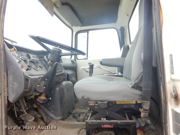 image for item DH6245 1995 Ford L8000 dump truck