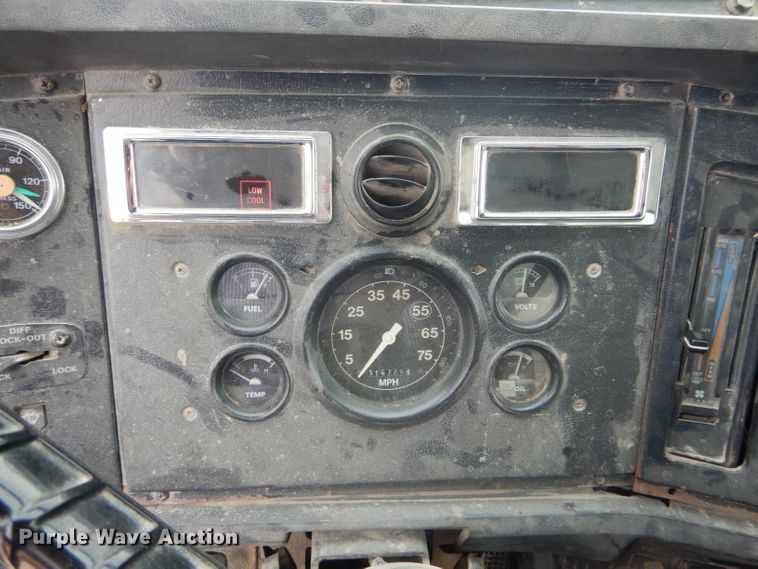 image for item DH6245 1995 Ford L8000 dump truck