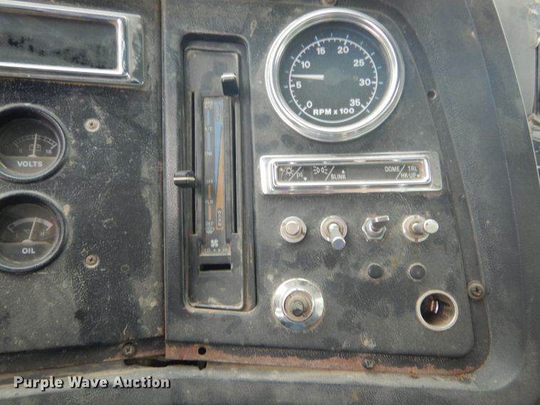 image for item DH6245 1995 Ford L8000 dump truck