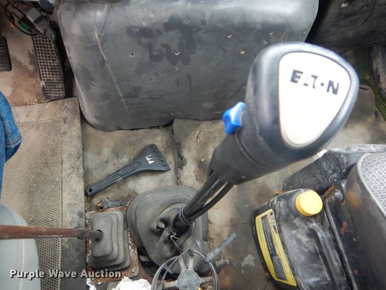 image for item DH6245 1995 Ford L8000 dump truck