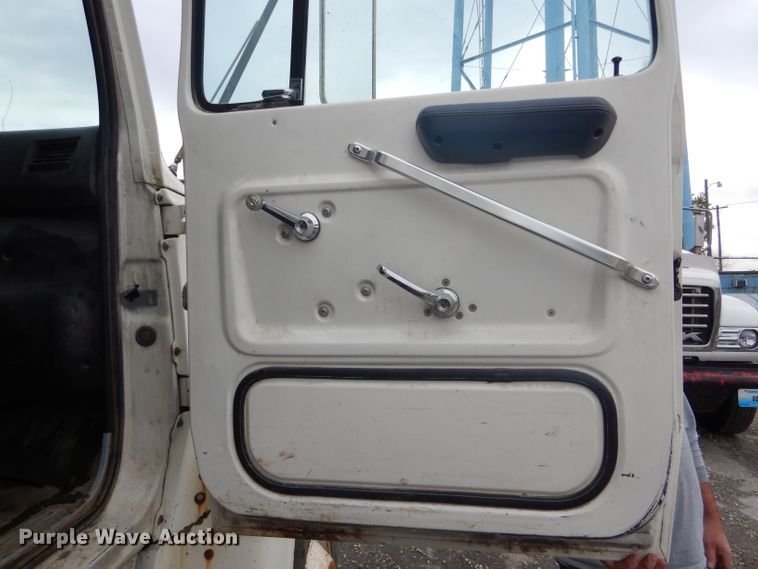 image for item DH6245 1995 Ford L8000 dump truck