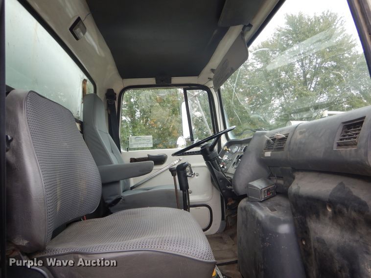 image for item DH6245 1995 Ford L8000 dump truck