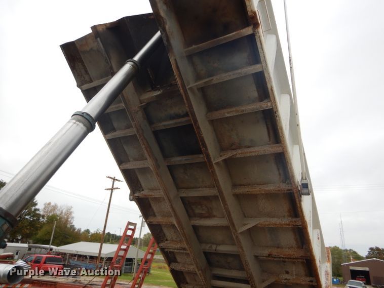 image for item DH6245 1995 Ford L8000 dump truck