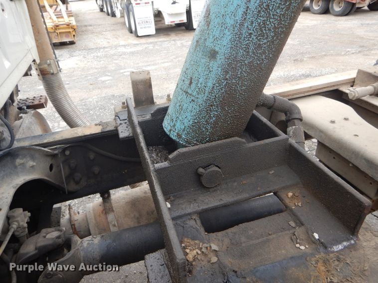 image for item DH6245 1995 Ford L8000 dump truck