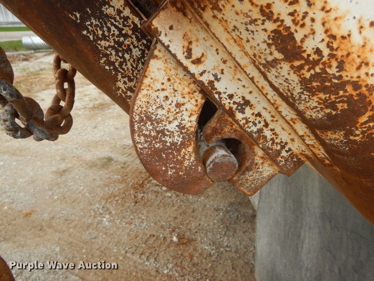 image for item DH6245 1995 Ford L8000 dump truck