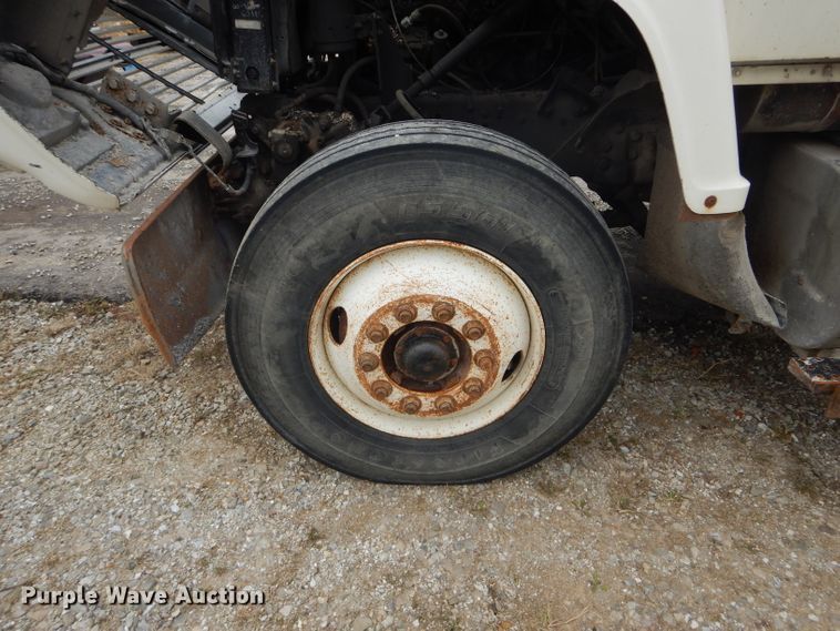 image for item DH6245 1995 Ford L8000 dump truck