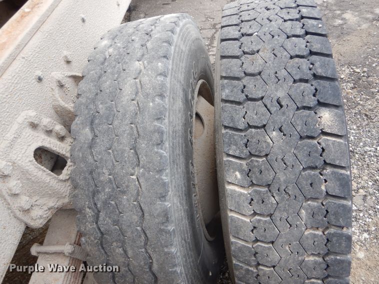 image for item DH6245 1995 Ford L8000 dump truck