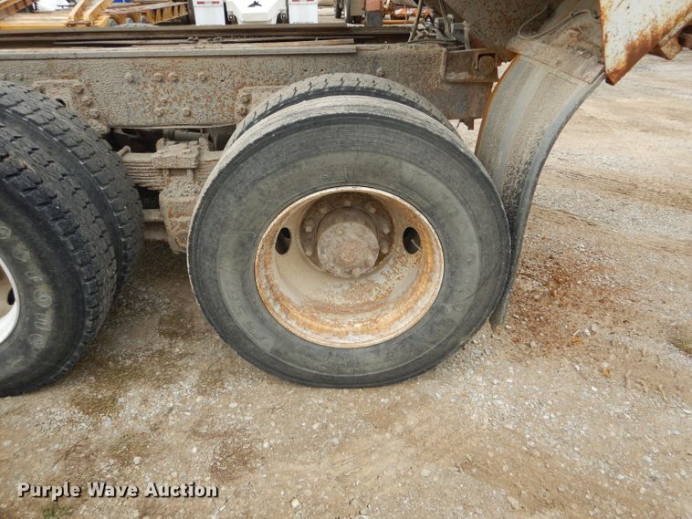 image for item DH6245 1995 Ford L8000 dump truck