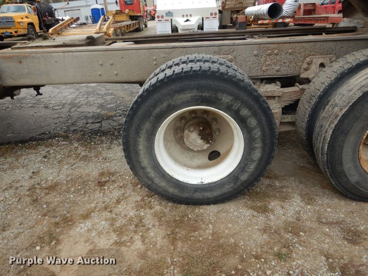 image for item DH6245 1995 Ford L8000 dump truck