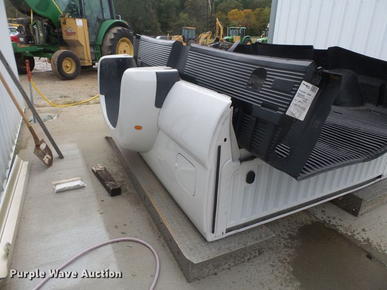 image for item DH7755 2012 Ford F350 pickup truck bed