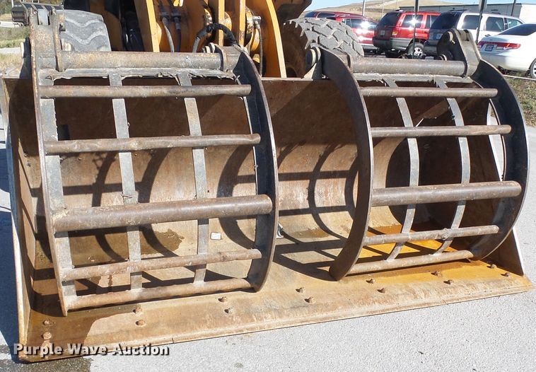 image for item DI0712 ACS Case 721E grapple bucket