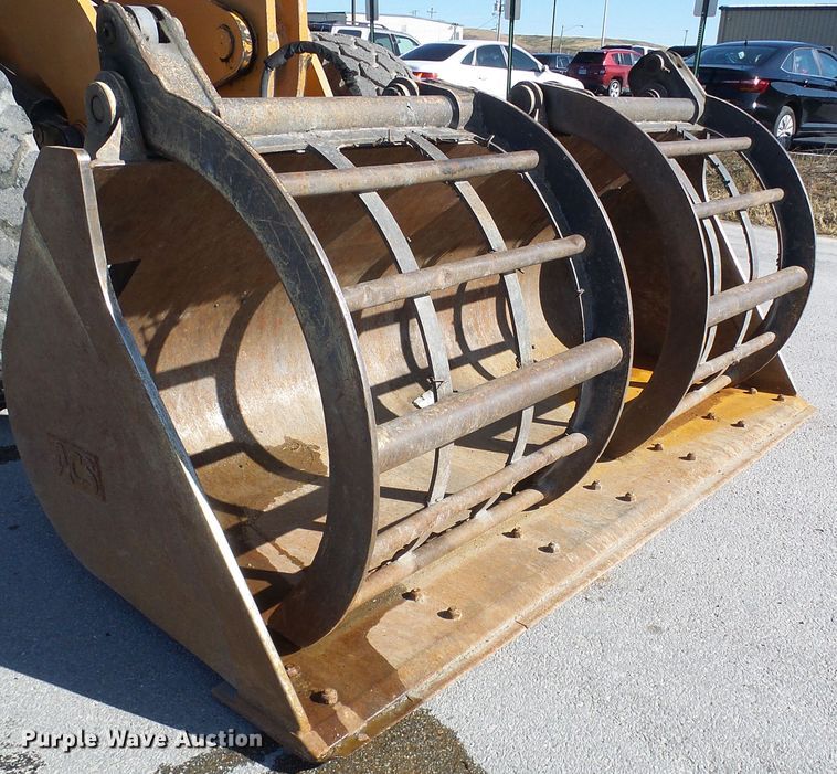 image for item DI0712 ACS Case 721E grapple bucket