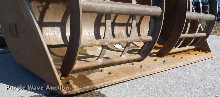 image for item DI0712 ACS Case 721E grapple bucket