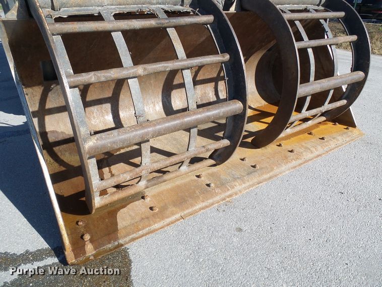 image for item DI0712 ACS Case 721E grapple bucket