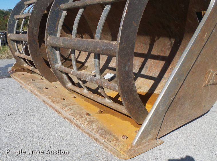 image for item DI0712 ACS Case 721E grapple bucket