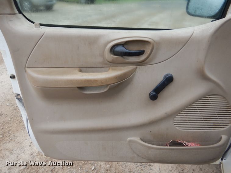 image for item DI2305 2000 Ford F150 XL SuperCab pickup truck