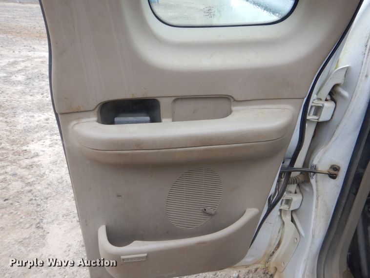 image for item DI2305 2000 Ford F150 XL SuperCab pickup truck