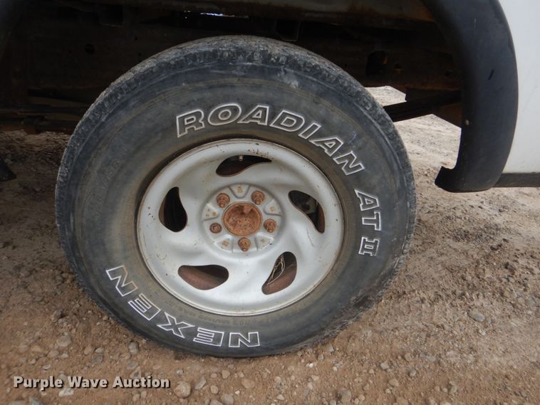 image for item DI2305 2000 Ford F150 XL SuperCab pickup truck