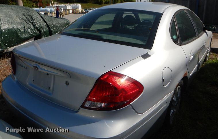image for item DI2627 2004 Ford Taurus