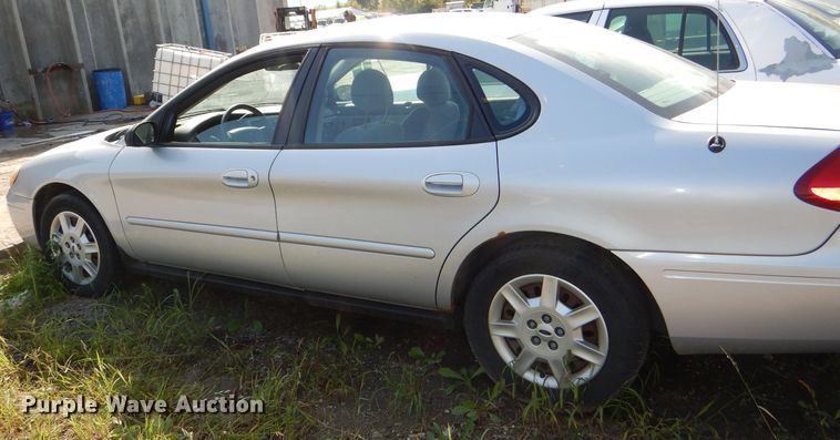 image for item DI2627 2004 Ford Taurus