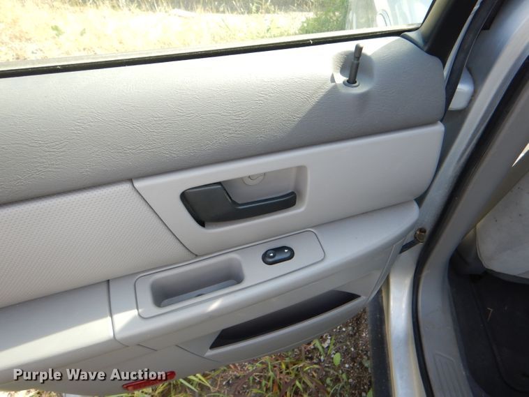 image for item DI2627 2004 Ford Taurus