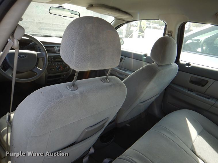 image for item DI2627 2004 Ford Taurus