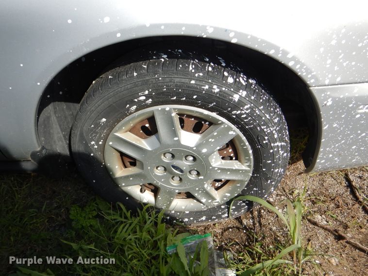 image for item DI2627 2004 Ford Taurus