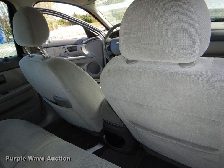 image for item DI2627 2004 Ford Taurus