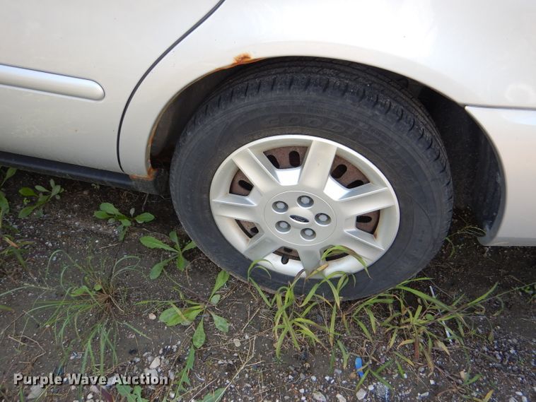 image for item DI2627 2004 Ford Taurus