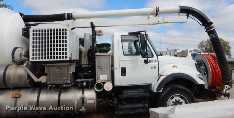 image for item DI2638 2006 International 7400 sewer jetter truck