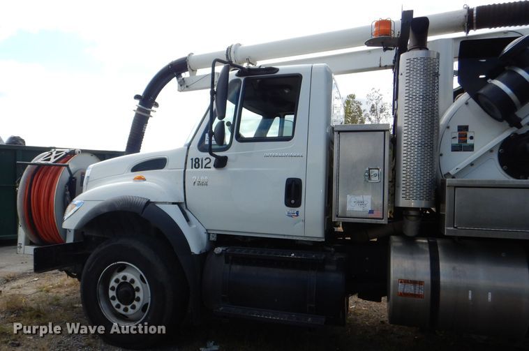 image for item DI2638 2006 International 7400 sewer jetter truck