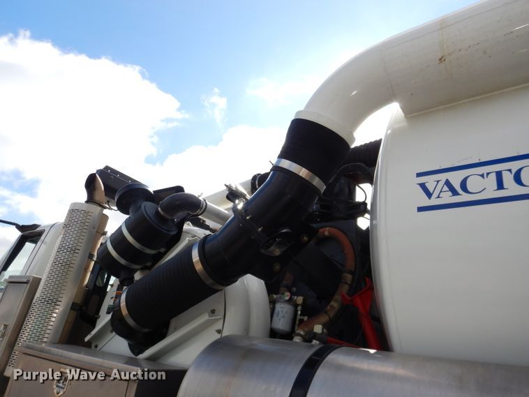 image for item DI2638 2006 International 7400 sewer jetter truck