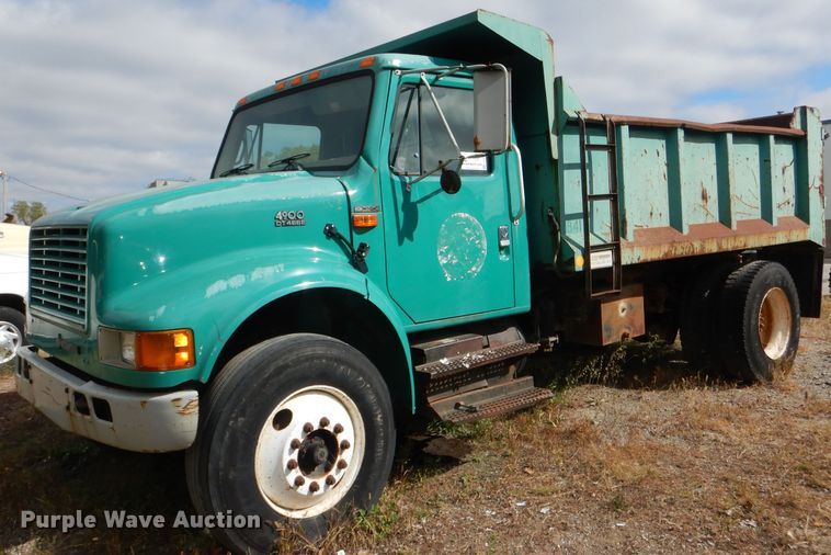 image for item DI2639 2001 International 4900 dump truck