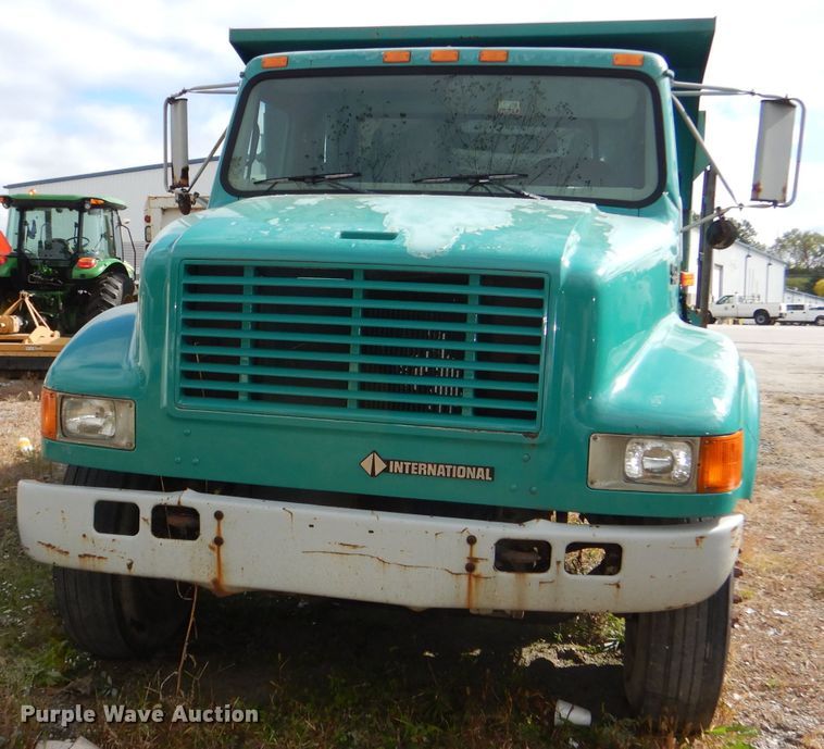 image for item DI2639 2001 International 4900 dump truck