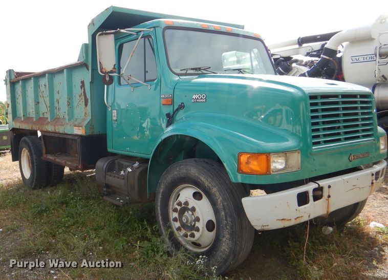 image for item DI2639 2001 International 4900 dump truck