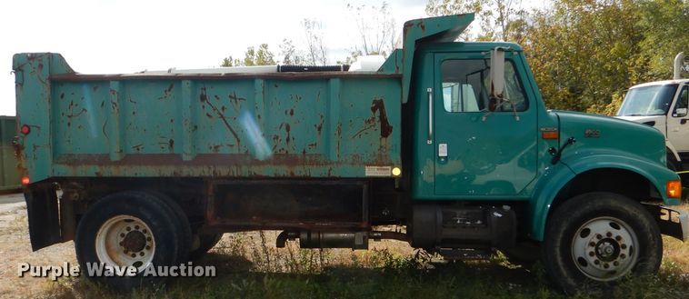 image for item DI2639 2001 International 4900 dump truck