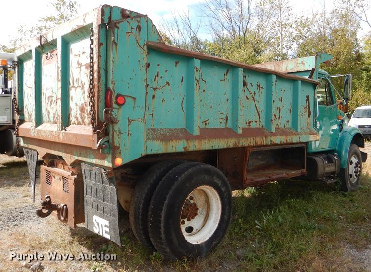 image for item DI2639 2001 International 4900 dump truck