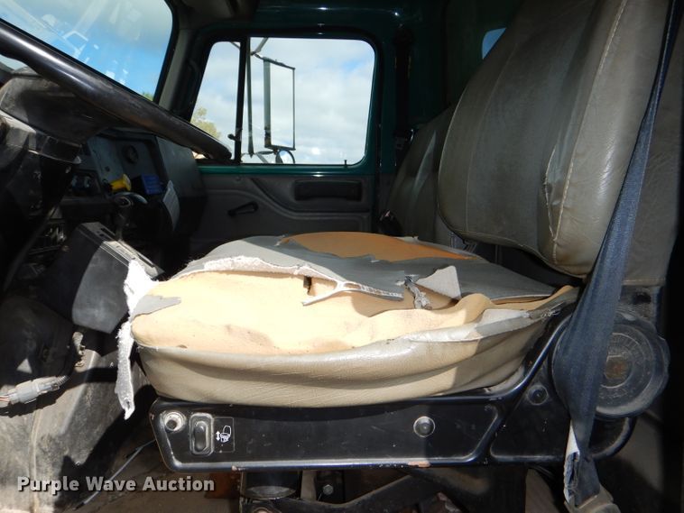 image for item DI2639 2001 International 4900 dump truck