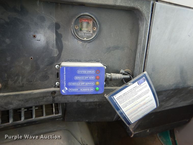 image for item DI2639 2001 International 4900 dump truck