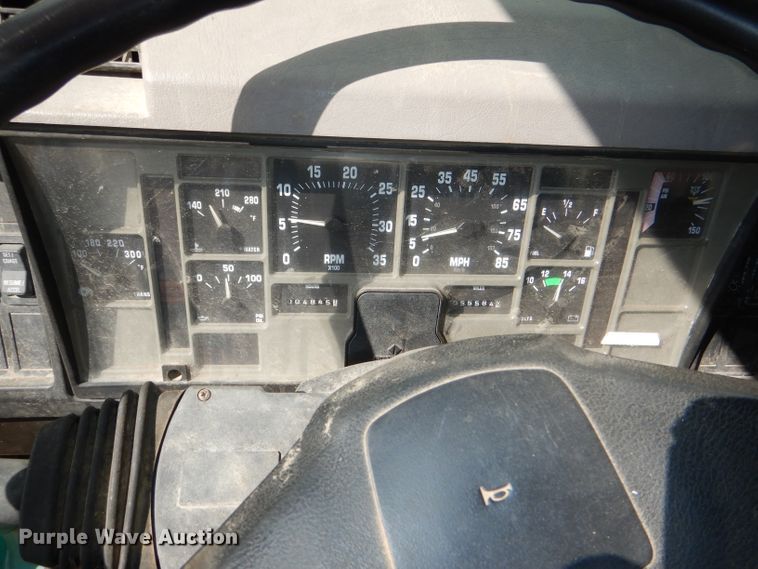 image for item DI2639 2001 International 4900 dump truck