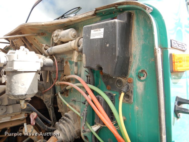 image for item DI2639 2001 International 4900 dump truck