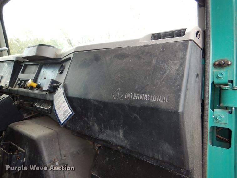 image for item DI2639 2001 International 4900 dump truck