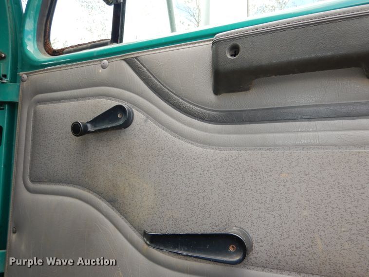 image for item DI2639 2001 International 4900 dump truck