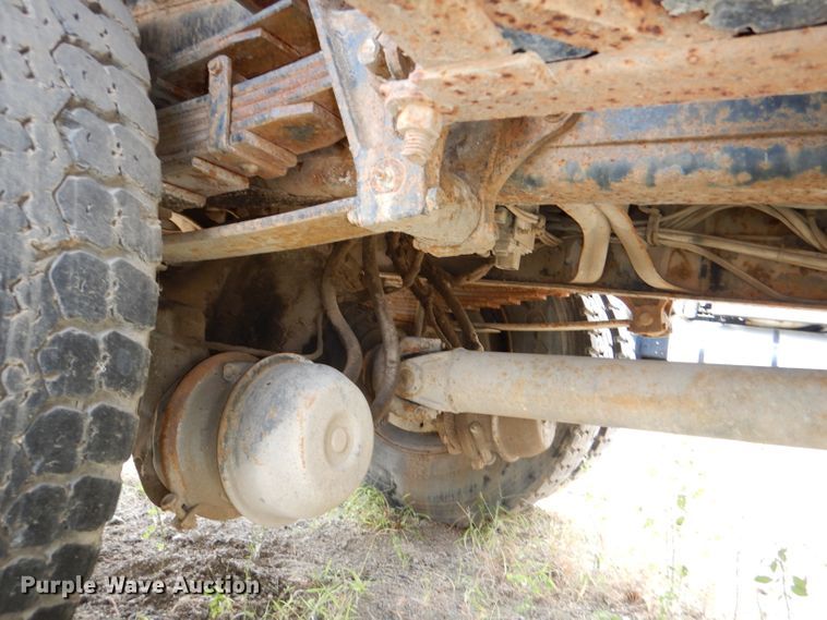 image for item DI2639 2001 International 4900 dump truck