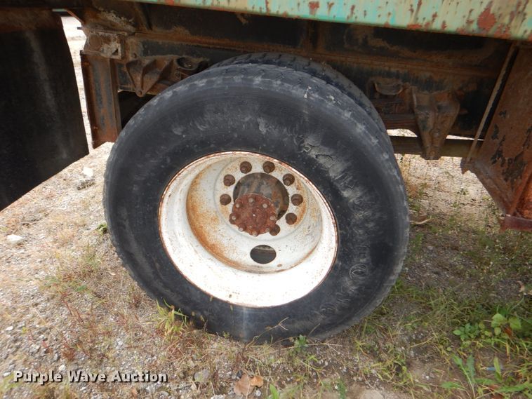 image for item DI2639 2001 International 4900 dump truck