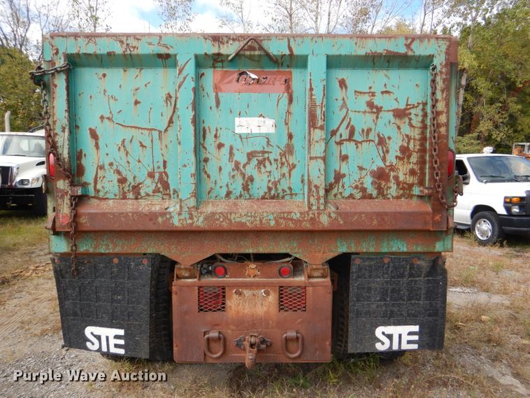 image for item DI2639 2001 International 4900 dump truck