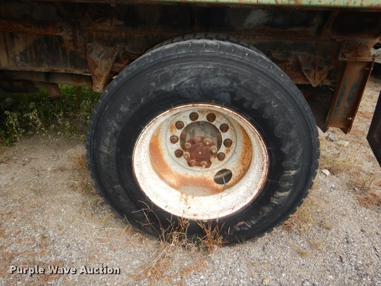 image for item DI2639 2001 International 4900 dump truck